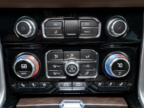 Used 2023 GMC Yukon XL Denali w/ Denali Reserve Package image 25