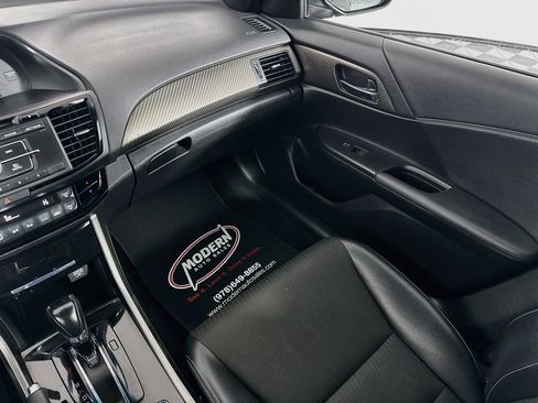 Used 2017 Honda Accord Sport image 32