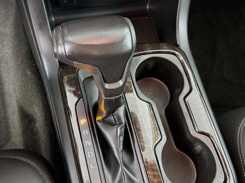 Used 2018 GMC Canyon SLT image 19