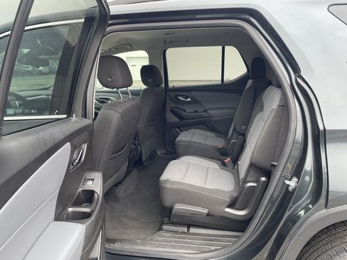 Used 2020 Chevrolet Traverse LT image 19
