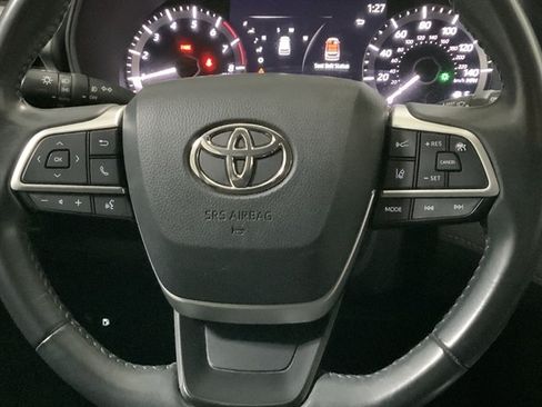 Used 2023 Toyota Highlander LE AWD/4WD image 21
