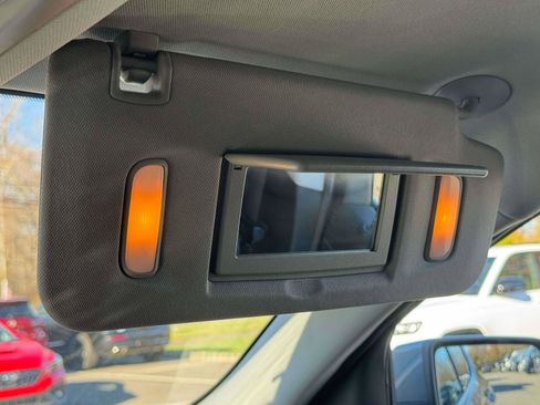 Used 2022 GMC Acadia SLT w/ LPO, Roadside Safety Package image 30