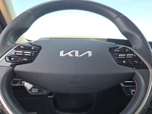 Used 2023 Kia Niro EX FWD image 32