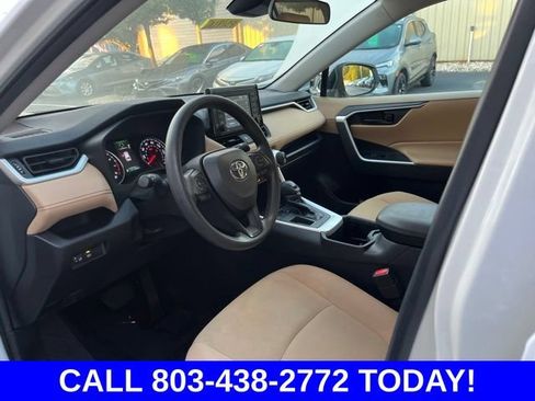 Used 2022 Toyota RAV4 LE FWD image 6