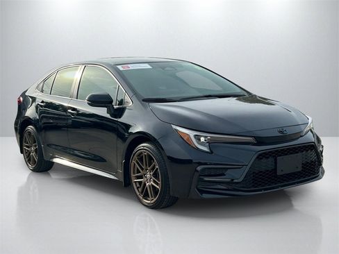 Used 2024 Toyota Corolla SE image 3