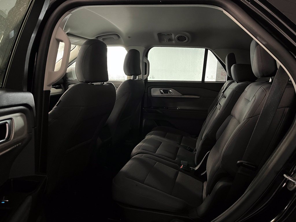 Used 2025 Ford Explorer Active RWD image 16