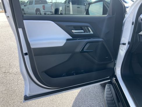 New 2026 Chevrolet Silverado EV 4x4 Crew Cab image 12