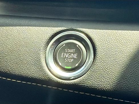 Used 2024 Cadillac Escalade Premium Luxury AWD/4WD image 38