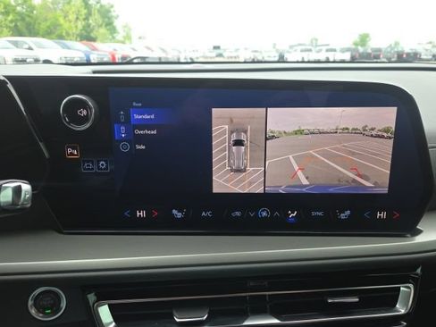 Used 2024 Chevrolet Traverse LT w/ LPO, Floor Liner Package FWD image 32
