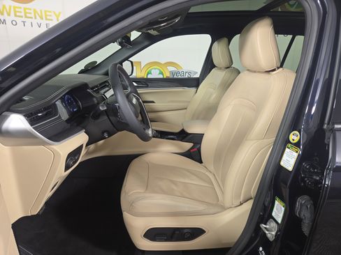 Certified 2023 Jeep Grand Cherokee Limited w/ Luxury Tech Group II AWD/4WD image 12