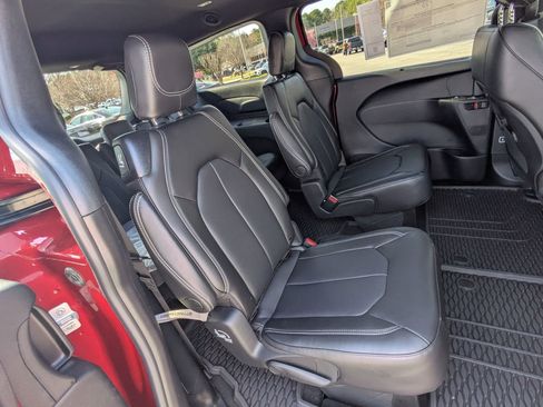 New 2026 Chrysler Pacifica Select image 25