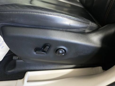 Used 2017 Chrysler Pacifica Touring-L w/ Tire & Wheel Group FWD image 21