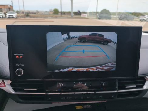 Used 2026 Toyota Sienna XLE image 17