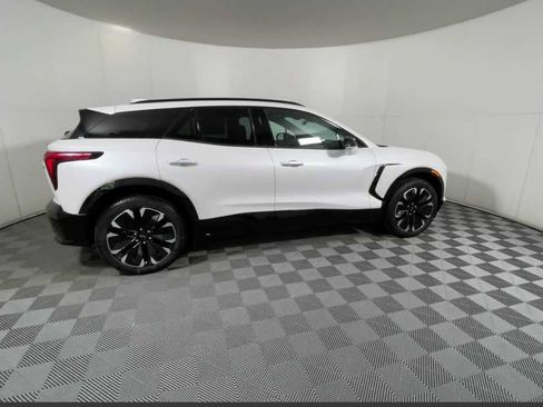 New 2025 Chevrolet Blazer EV RS image 18