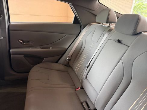 Used 2025 Hyundai Elantra SEL FWD image 35