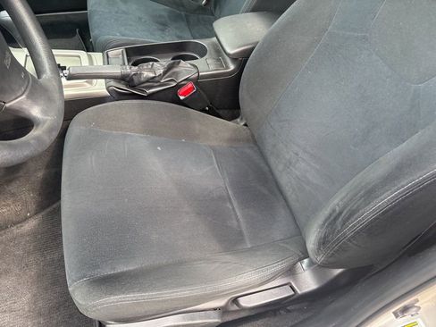Used 2010 Subaru Impreza 2.5i image 12