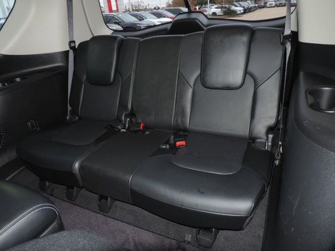 Used 2017 INFINITI QX80 2WD w/ Deluxe Technology Package image 23