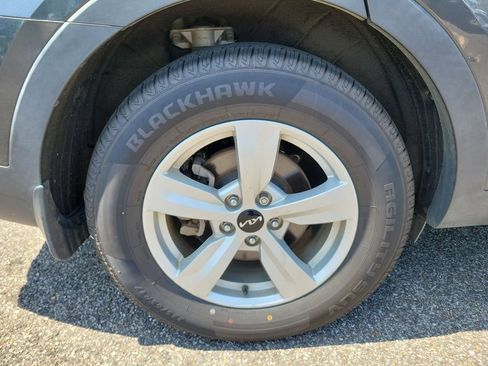 Used 2022 Kia Sorento LX FWD image 27