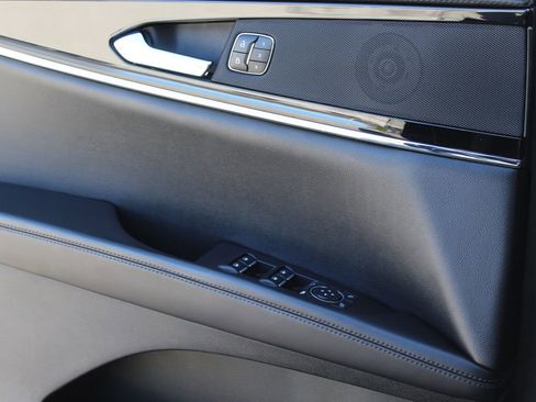 Used 2023 Lincoln Nautilus AWD w/ Premium Package image 15