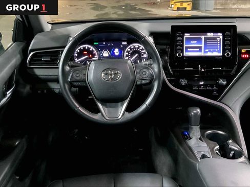 Used 2021 Toyota Camry SE w/ Cold Weather Package image 5