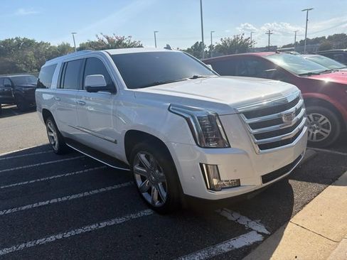 Used 2019 Cadillac Escalade ESV Luxury RWD image 1