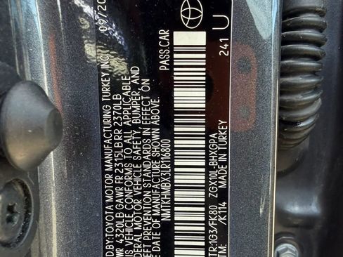 Used 2020 Toyota C-HR XLE FWD image 26