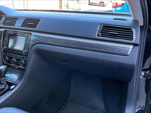 Used 2018 Volkswagen Passat 2.0T SE image 18