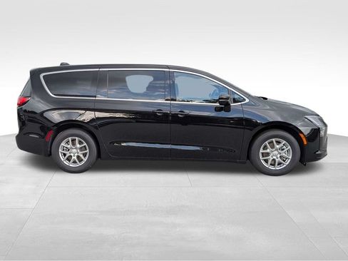 New 2027 Chrysler Pacifica Select w/ Family Tech Group FWD image 3