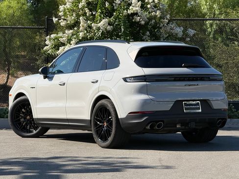 Used 2026 Porsche Cayenne S AWD/4WD image 3