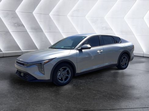 Used 2026 Kia K4 LXS image 3