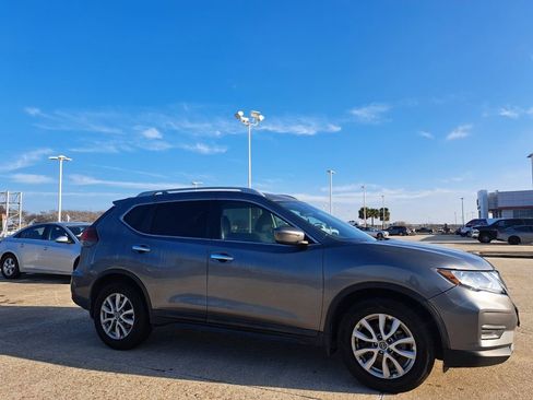 Used 2020 Nissan Rogue S w/ Special Edition Package image 3