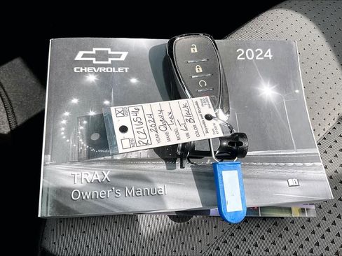 Used 2024 Chevrolet Trax LT FWD image 15