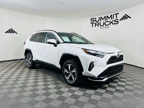 Used 2025 Toyota RAV4 SE AWD/4WD image 2