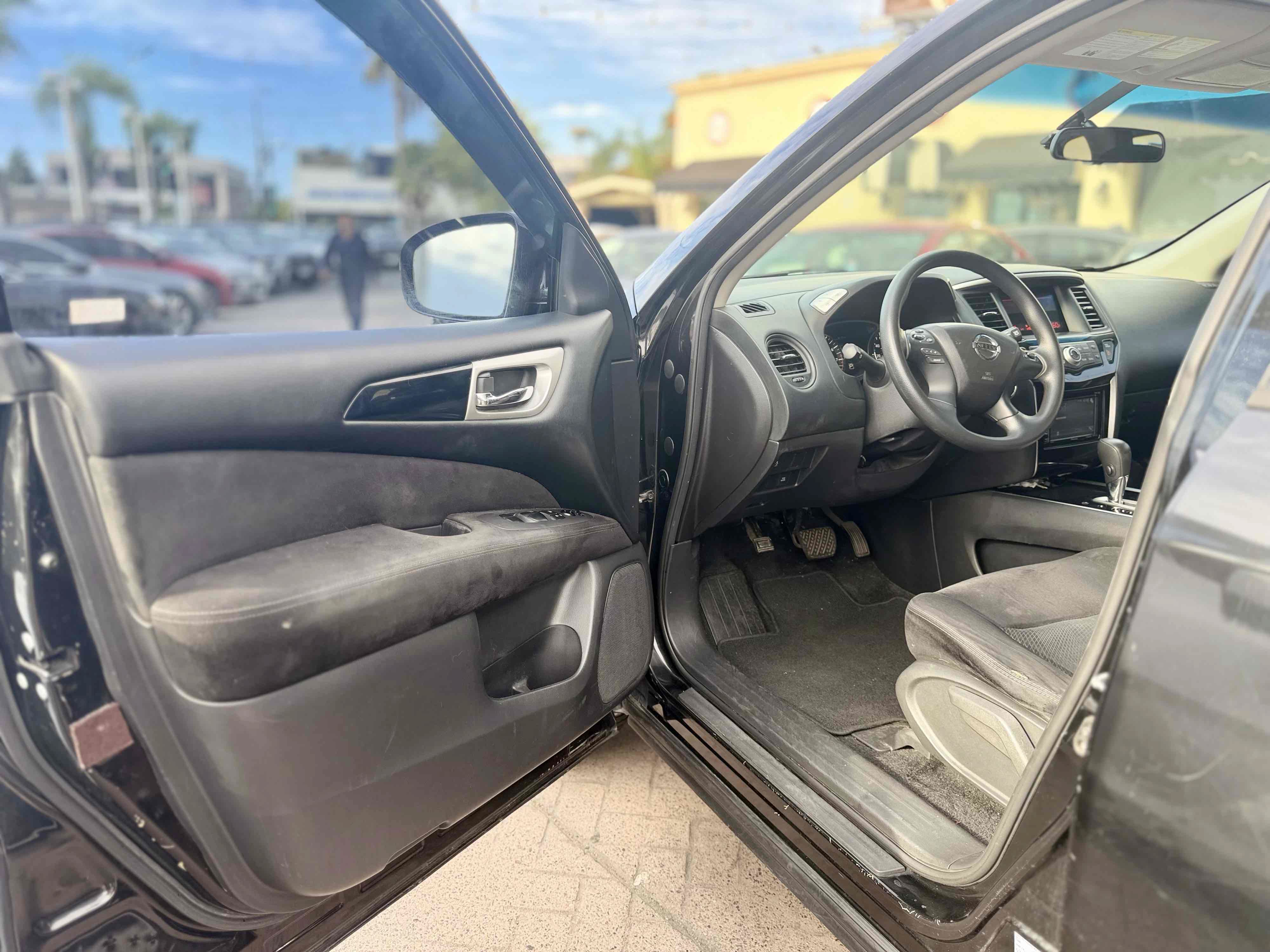 Used 2015 Nissan Pathfinder S FWD image 11
