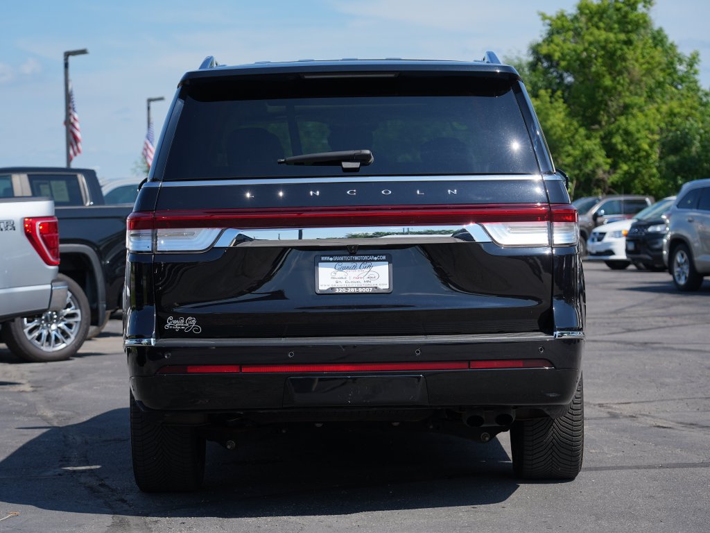 Used 2023 Lincoln Navigator Reserve AWD/4WD image 4