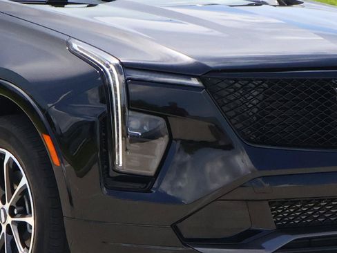 Used 2024 Cadillac XT4 Sport w/ Active Safety Package FWD image 7