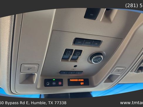 Used 2018 Cadillac Escalade Premium Luxury RWD image 16