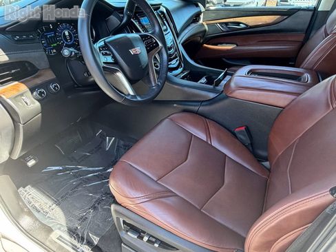 Used 2019 Cadillac Escalade Luxury image 22