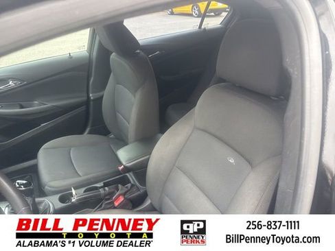 Used 2017 Chevrolet Cruze LT w/ Convenience Package image 23