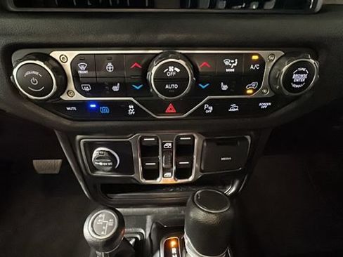 Used 2024 Jeep Wrangler Unlimited w/ Convenience Group AWD/4WD image 22