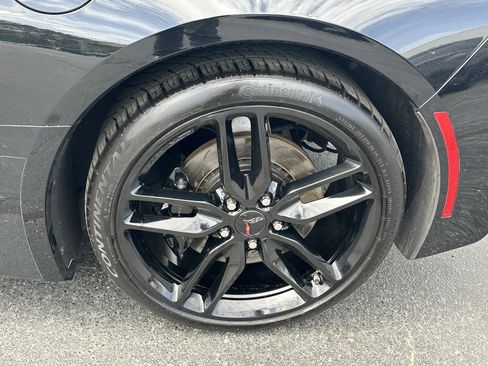 Used 2017 Chevrolet Corvette Stingray Coupe w/ Carbon Flash Badge Package image 18