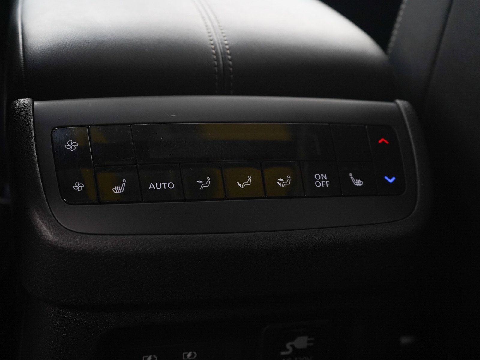 Used 2024 Nissan Pathfinder Platinum AWD/4WD image 19
