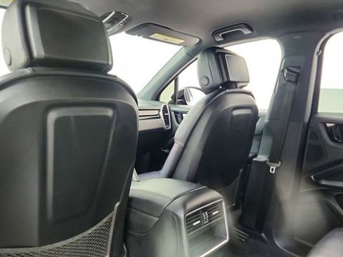 Used 2019 Porsche Cayenne image 30
