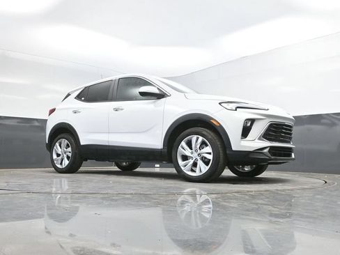 Used 2025 Buick Encore GX Preferred AWD/4WD image 44