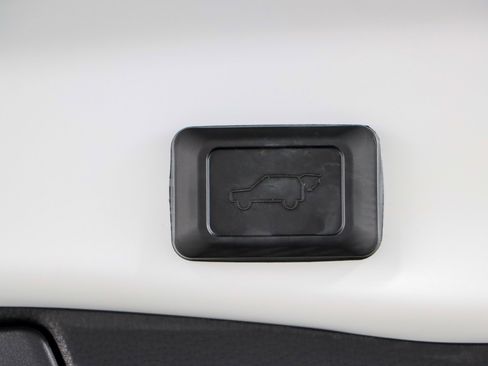 Used 2023 Toyota RAV4 XLE Premium image 30