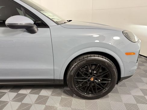 Used 2026 Porsche Cayenne AWD/4WD image 12