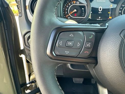 Used 2025 Jeep Gladiator Sport AWD/4WD image 18