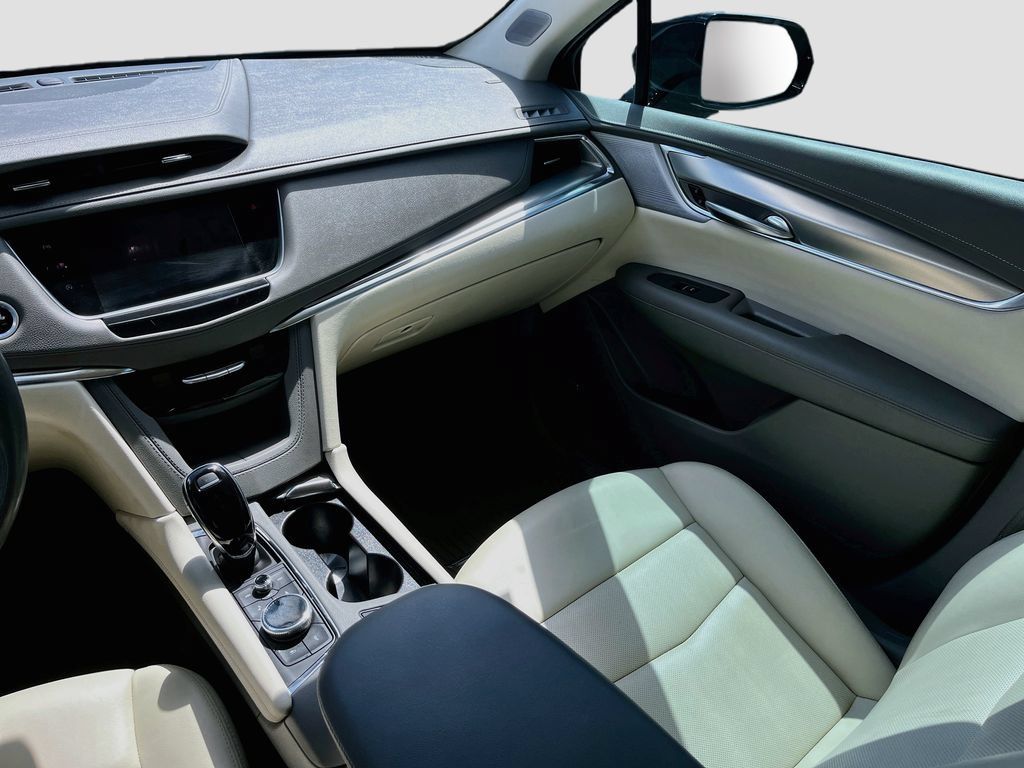 Used 2022 Cadillac XT5 Premium Luxury w/ LPO, Floor Liner Package FWD image 25