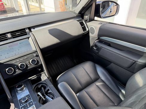 Used 2020 Land Rover Discovery Landmark AWD/4WD image 6