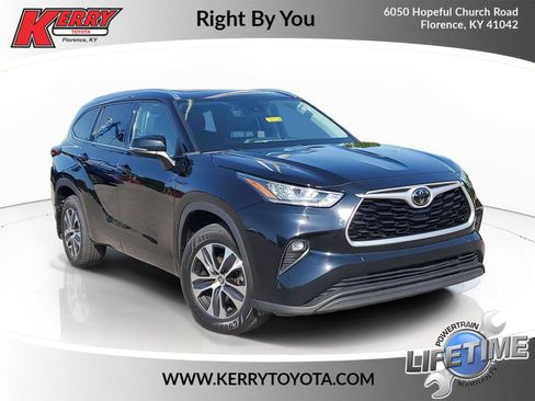 Used 2020 Toyota Highlander XLE AWD/4WD image 1